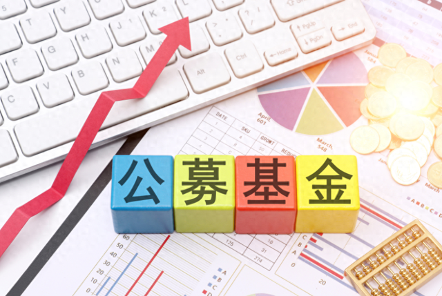 公募电子持仓创纪录，AI引领极致超配